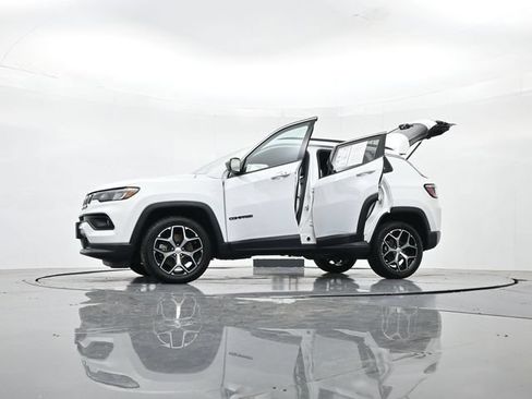 Used 2024 Jeep Compass Latitude AWD/4WD image 50