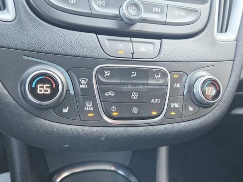 Used 2022 Chevrolet Malibu LT image 27