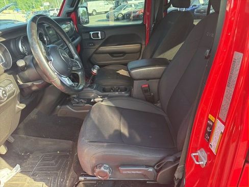 Used 2020 Jeep Gladiator Overland AWD/4WD image 13