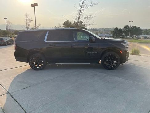 Used 2021 Chevrolet Suburban LT RWD image 9