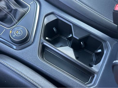 Used 2022 Volkswagen Tiguan SE image 31