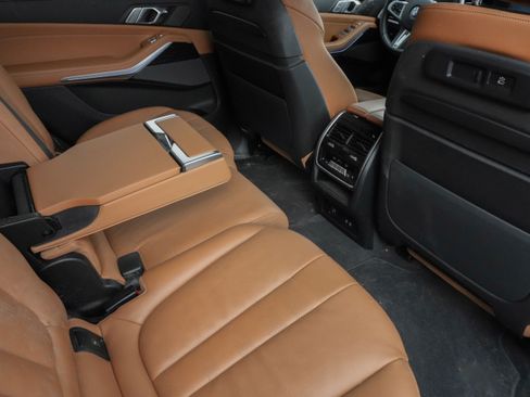 Used 2022 BMW X7 xDrive40i w/ M Sport Package AWD/4WD image 32