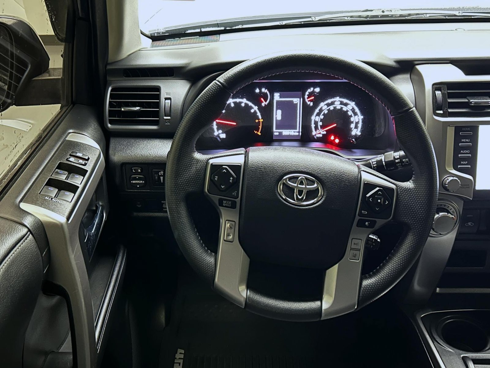 Used 2020 Toyota 4Runner SR5 AWD/4WD image 12