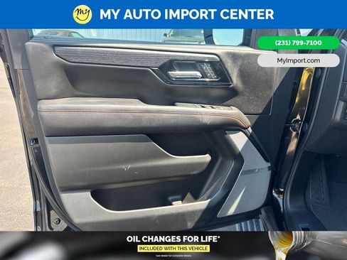 Used 2025 GMC Yukon XL AT4 Ultimate AWD/4WD image 10