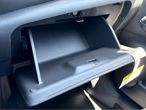 Certified 2025 Nissan Kicks Play S image 18