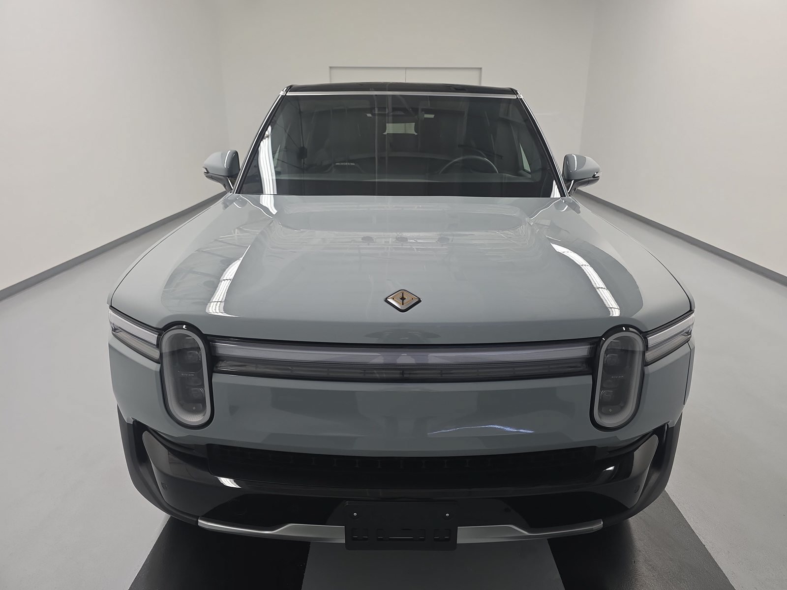 Used 2025 Rivian R1S Adventure Dual AWD/4WD image 7