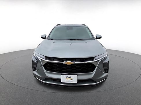 Used 2025 Chevrolet Trax LT image 4