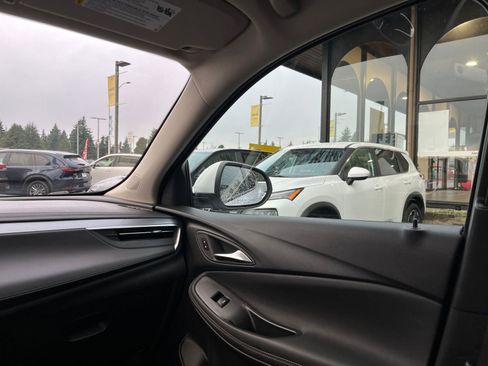 Used 2025 Buick Encore GX Preferred image 35