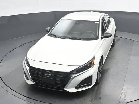 Used 2025 Nissan Altima 2.5 SV FWD image 33