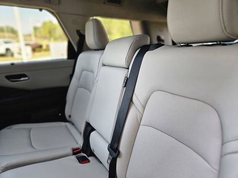 New 2026 Nissan Pathfinder SL w/ SL Premium Package (P04) FWD image 28