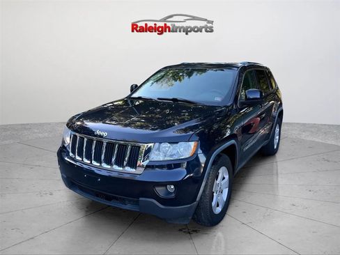 Used 2011 Jeep Grand Cherokee Laredo AWD/4WD image 4
