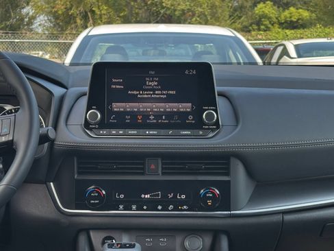 Used 2026 Nissan Rogue SV AWD/4WD image 16