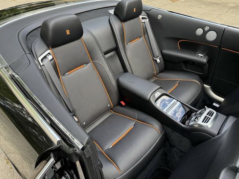 Used 2018 Rolls-Royce Dawn RWD image 30