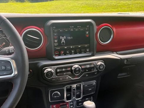 Used 2023 Jeep Gladiator Rubicon w/ LED Lighting Group AWD/4WD image 6