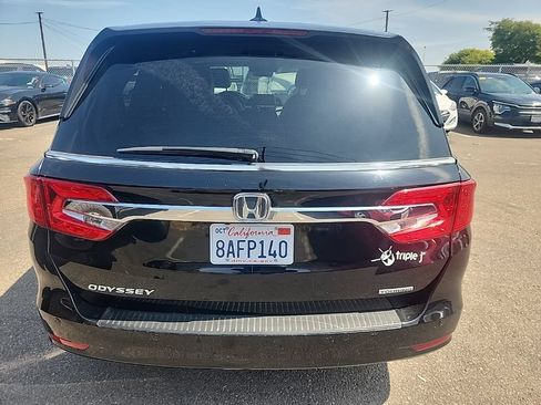 Used 2018 Honda Odyssey Touring image 12