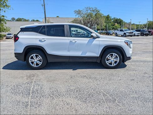Used 2024 GMC Terrain SLE AWD/4WD image 3