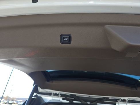 Used 2023 GMC Yukon Denali image 13