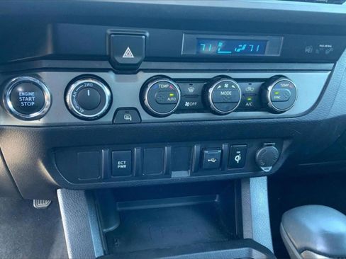 Used 2022 Toyota Tacoma TRD Off-Road image 34