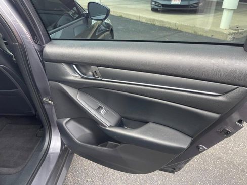 Used 2018 Honda Accord Sport image 10