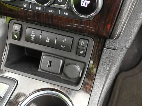 Used 2015 Chevrolet Traverse LTZ AWD/4WD image 14