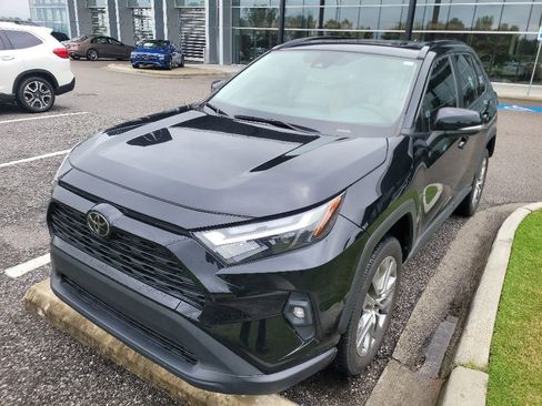 Used 2022 Toyota RAV4 XLE Premium FWD image 3