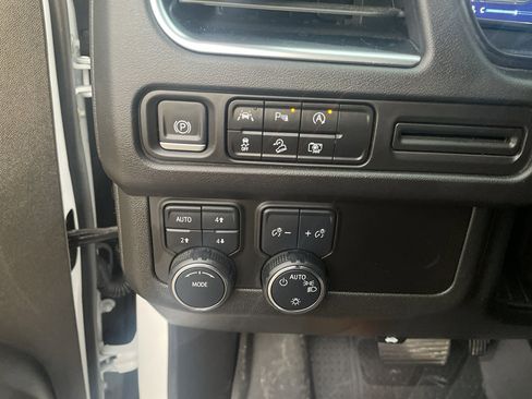 Used 2024 Chevrolet Tahoe Z71 w/ Luxury Package image 8