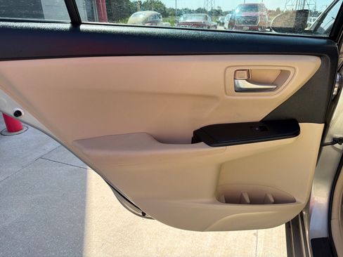 Used 2016 Toyota Camry LE FWD image 17