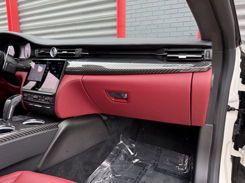 Used 2022 Maserati Quattroporte Modena Q4 image 16