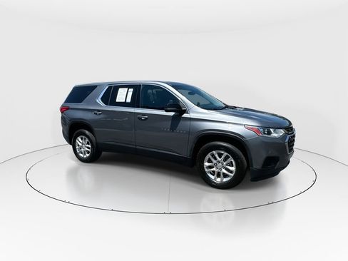 Used 2021 Chevrolet Traverse LS FWD image 2