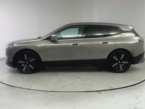 Used 2023 BMW iX xDrive50 w/ Sport Package AWD/4WD image 5