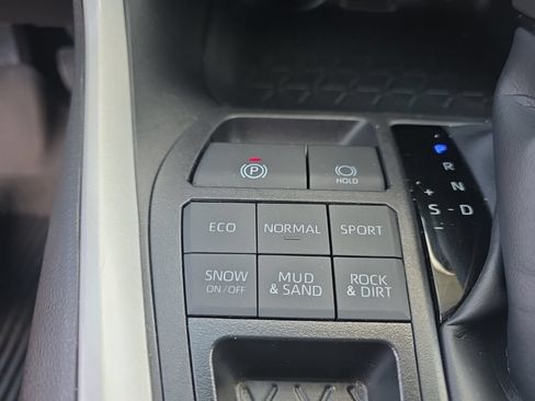 Certified 2025 Toyota RAV4 LE AWD/4WD image 22