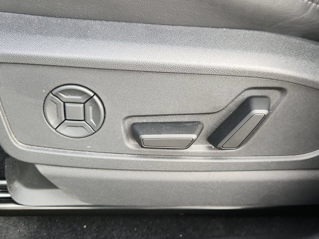 Used 2025 Audi Q5 Premium AWD/4WD image 7