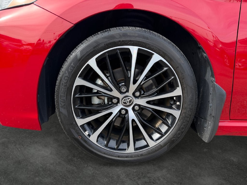 Used 2020 Toyota Camry SE w/ Cold Weather Package AWD/4WD image 4