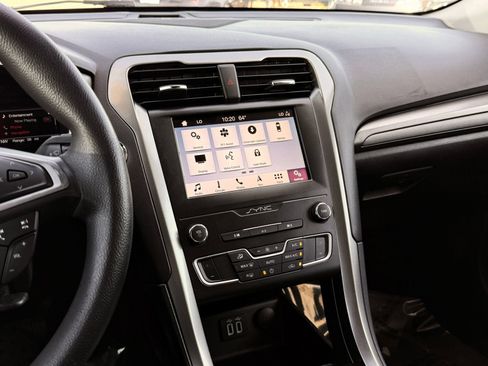 Used 2019 Ford Fusion SE FWD image 32