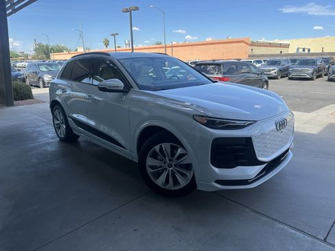 Used 2025 Audi Q6 e-tron Premium w/ Convenience Package RWD image 5