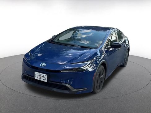 Used 2025 Toyota Prius LE image 7