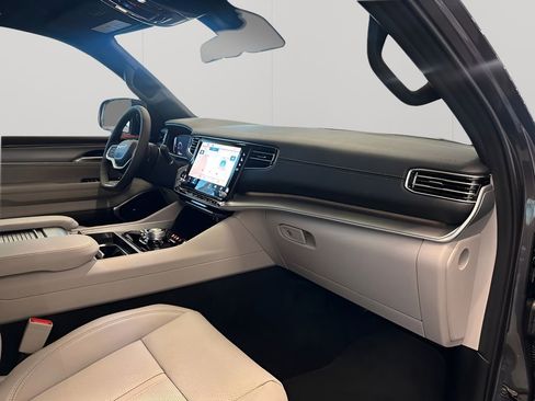 New 2026 Jeep Grand Wagoneer L 4WD image 10