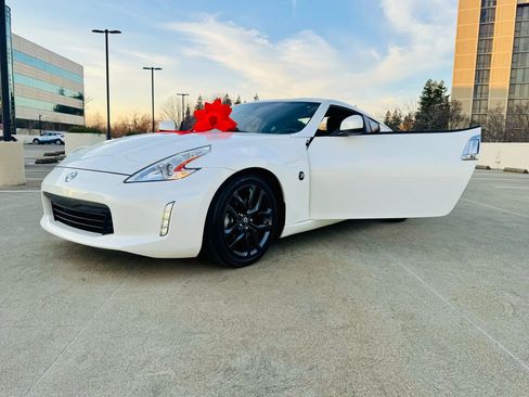 Used 2017 Nissan 370Z Coupe RWD image 23