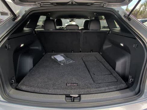 Used 2024 Volkswagen Atlas Cross Sport SE image 29