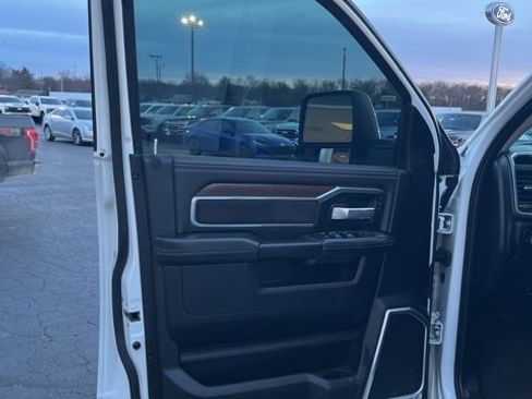 Used 2024 RAM 2500 Laramie image 30