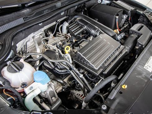 Used 2017 Volkswagen Jetta SE image 9