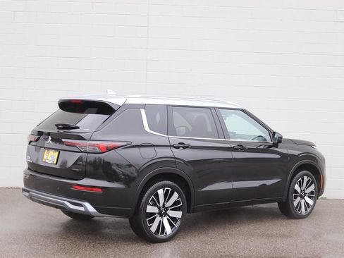 Used 2025 Mitsubishi Outlander AWD image 50