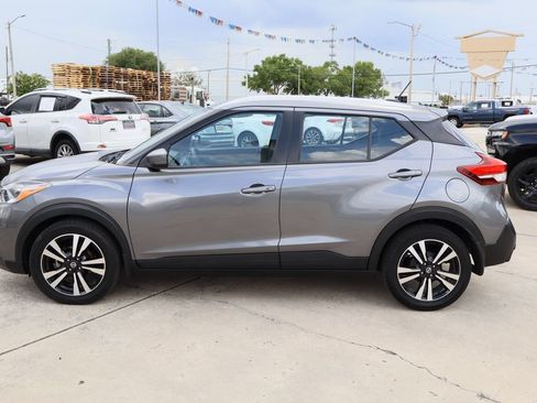 Used 2018 Nissan Kicks SV FWD image 6
