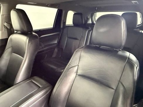 Used 2019 Toyota Highlander XLE FWD image 30