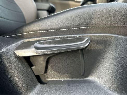 Certified 2023 Volkswagen Taos SEL image 39