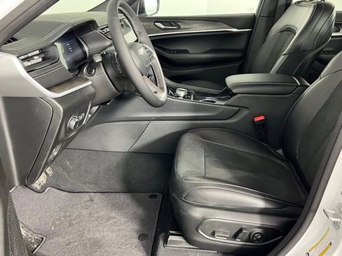 New 2026 Jeep Grand Cherokee Laredo image 24