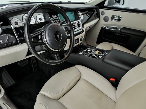 Used 2016 Rolls-Royce Ghost RWD image 21