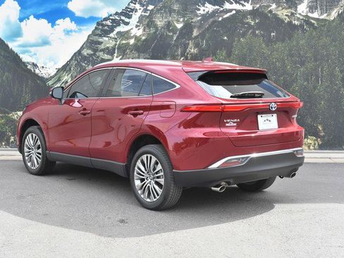 Certified 2024 Toyota Venza Limited image 9