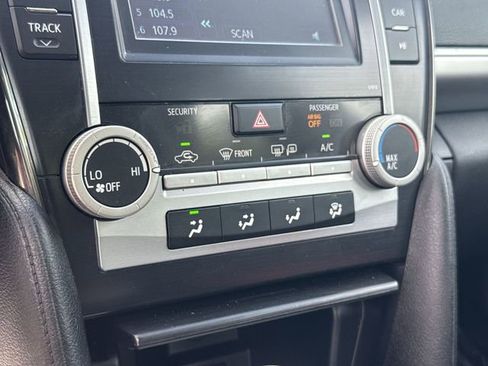 Used 2012 Toyota Camry SE FWD image 17