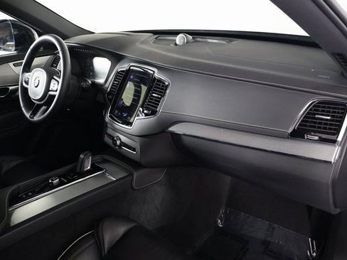 Used 2022 Volvo XC90 T8 R-Design w/ Advanced Package image 9
